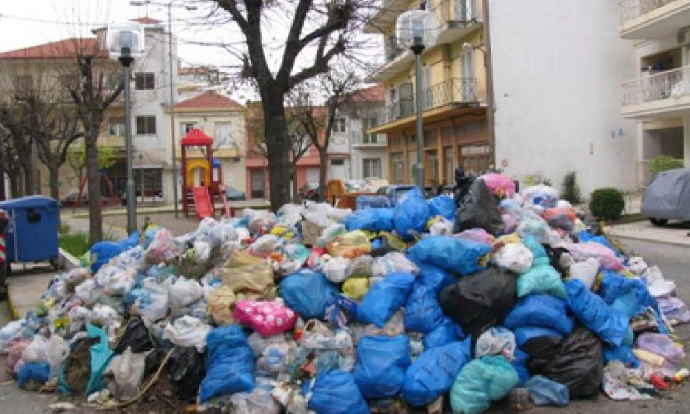 Εταιρία απορριμάτων "επέστρεψε" τα σκουπίδια ενός απατεώνα πελάτη